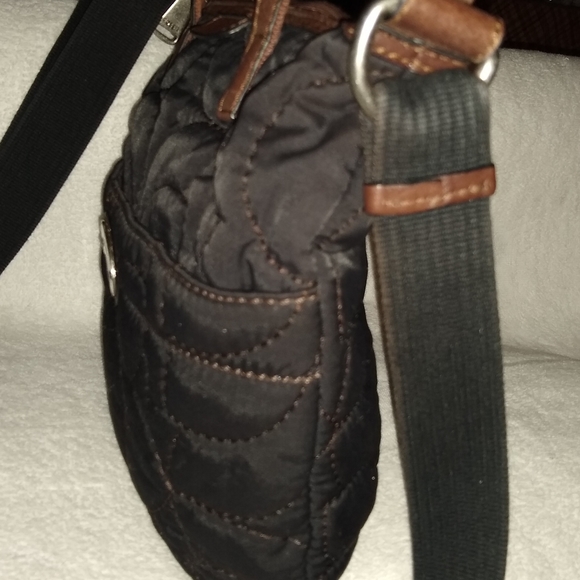 Fossil Key Per black quilted crossbody bag. - Picture 7 of 10